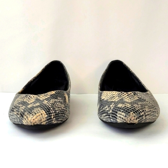 Vionic Caballo Pointy Toe Flats Reptile Texture Size 8.5 - Picture 4 of 10